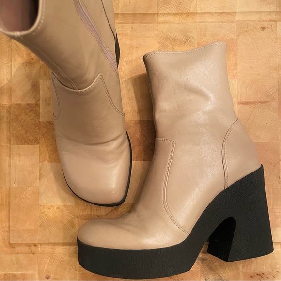 🌼 JEFFREY CAMPBELL BEIGE KARTINI PLATFORM BOOTS // SOLD OUT ✨ - Picture 4 of 8